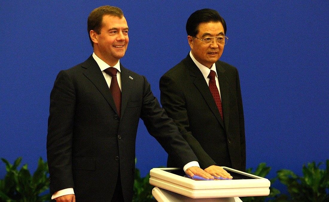 Russian and Chinese leaders at the launch ceremony of the Skovorodino–Daqing oil pipeline.